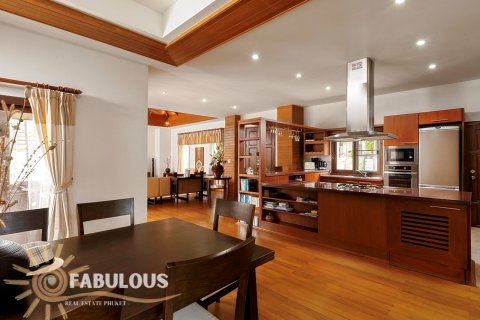 Chalet de 4 dormitorios en Bang Tao, Tailandia № 179396 - foto 5
