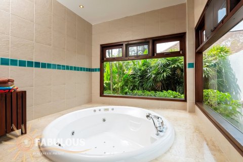 Chalet de 4 dormitorios en Bang Tao, Tailandia № 179396 - foto 3