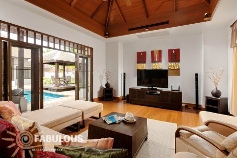 Chalet de 4 dormitorios en Bang Tao, Tailandia № 179396 - foto 2