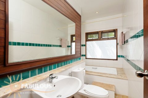 Chalet de 4 dormitorios en Bang Tao, Tailandia № 179396 - foto 6