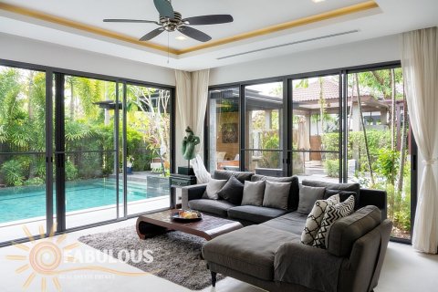 Villa in Bang Tao, Thailand 4 bedrooms № 179393 - photo 11