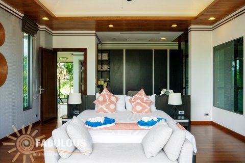 Villa in Bang Tao, Thailand 4 bedrooms № 179393 - photo 3