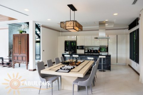 Villa in Bang Tao, Thailand 4 bedrooms № 179393 - photo 12