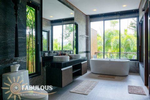 Villa in Bang Tao, Thailand 4 bedrooms № 179393 - photo 6