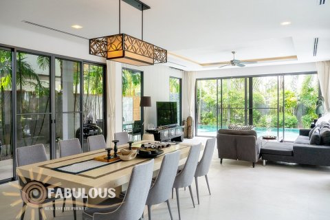 Villa in Bang Tao, Thailand 4 bedrooms № 179393 - photo 2