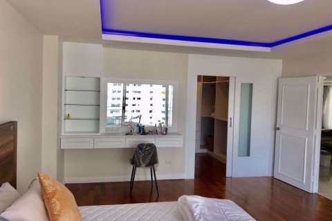 Condominio de 3 dormitorios en Watthana, Bangkok, Tailandia № 47917 - foto 8