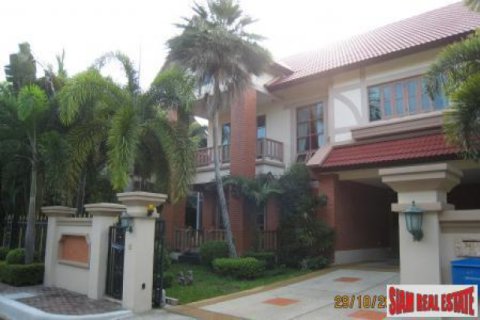 Maison à Bangkok, Thaïlande 4 chambres № 202631