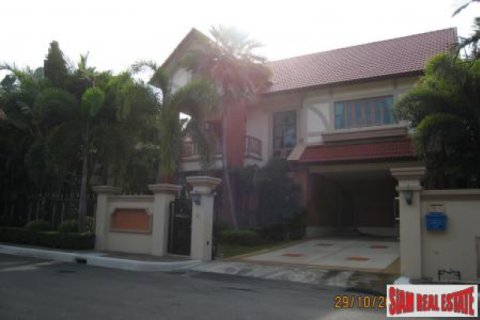 Casa de 4 dormitorios en Bangkok, Tailandia № 202631 - foto 3