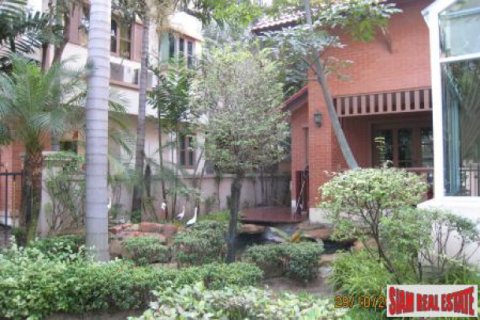 Casa de 4 dormitorios en Bangkok, Tailandia № 202631 - foto 5
