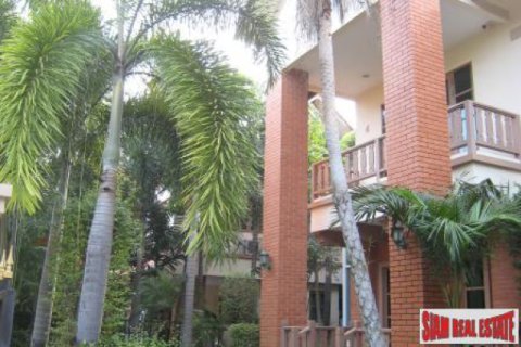 Casa de 4 dormitorios en Bangkok, Tailandia № 202631 - foto 4