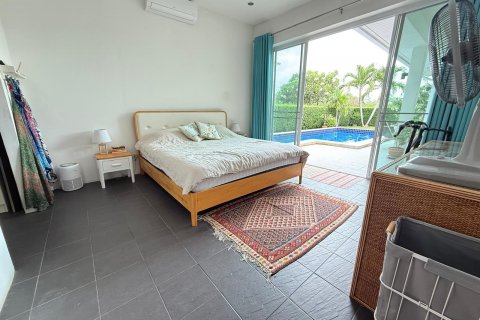 Chalet de 3 dormitorios en Hua Hin, Tailandia № 140500 - foto 28