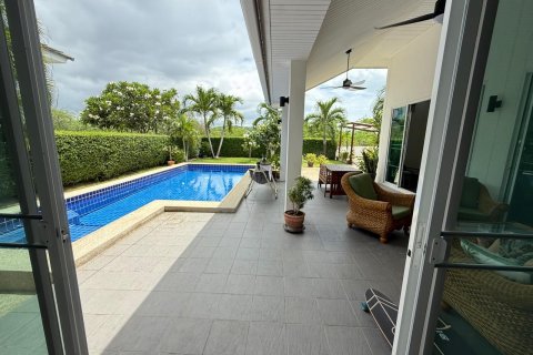 Chalet de 3 dormitorios en Hua Hin, Tailandia № 140500 - foto 11