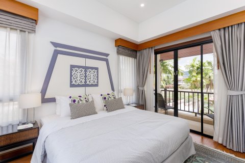 Chalet de 4 dormitorios en Phuket, Tailandia № 164067 - foto 10