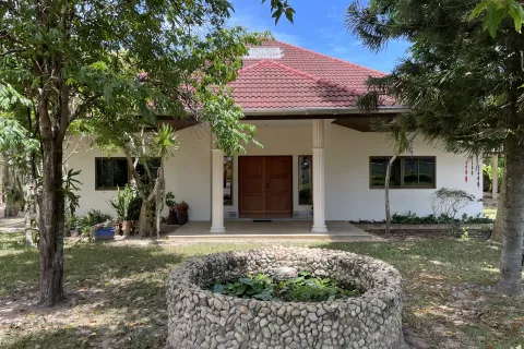 Chalet de 4 dormitorios en Pattaya, Tailandia № 140006 - foto 16