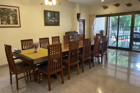 Chalet de 4 dormitorios en Pattaya, Tailandia № 140006 - foto 2