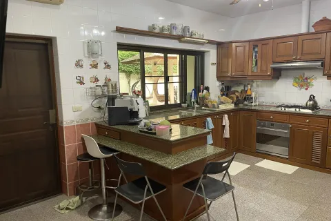 Chalet de 4 dormitorios en Pattaya, Tailandia № 140006 - foto 14