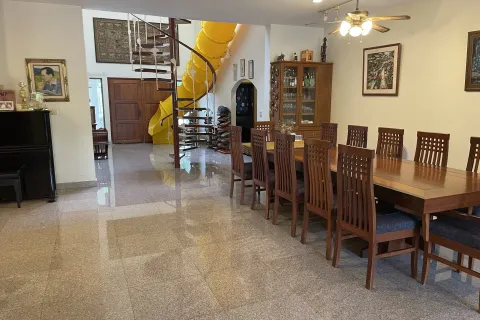 Chalet de 4 dormitorios en Pattaya, Tailandia № 140006 - foto 3