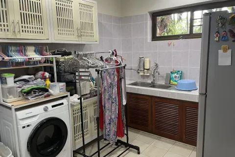 Chalet de 4 dormitorios en Pattaya, Tailandia № 140006 - foto 15