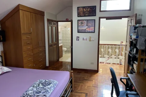 Chalet de 4 dormitorios en Pattaya, Tailandia № 140006 - foto 11