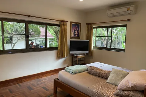 Chalet de 4 dormitorios en Pattaya, Tailandia № 140006 - foto 17