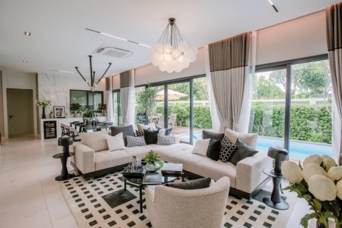 Casa de 4 dormitorios en Pattaya, Tailandia № 126729 - foto 9