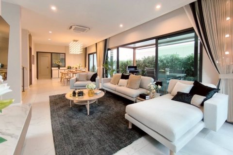 Casa de 4 dormitorios en Pattaya, Tailandia № 126730 - foto 3