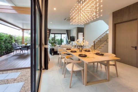 Casa de 4 dormitorios en Pattaya, Tailandia № 126730 - foto 4