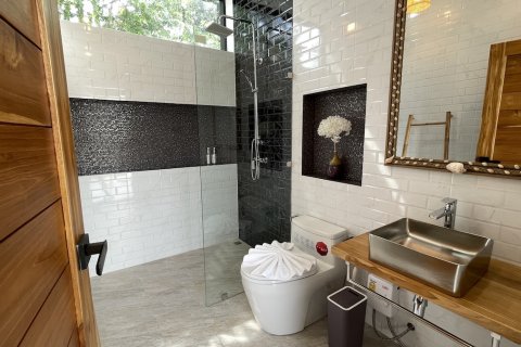 Chalet de 3 dormitorios en Ko Samui, Tailandia № 123387 - foto 14