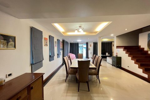 Chalet de 3 dormitorios en Pattaya, Tailandia № 126788 - foto 19