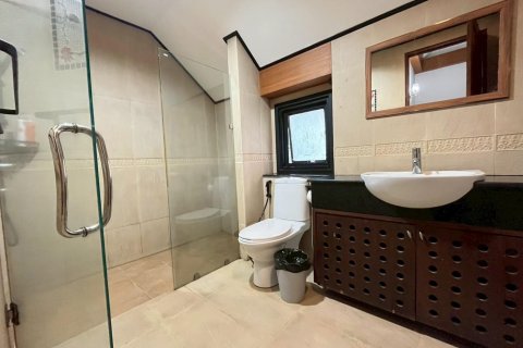 Chalet de 3 dormitorios en Pattaya, Tailandia № 126788 - foto 13