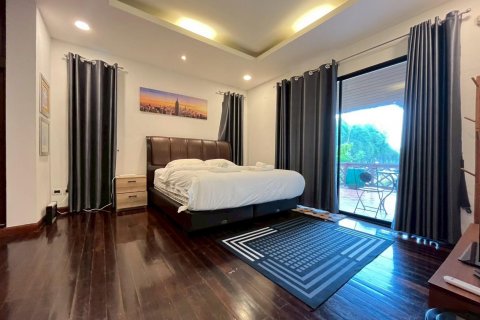 Chalet de 3 dormitorios en Pattaya, Tailandia № 126788 - foto 10