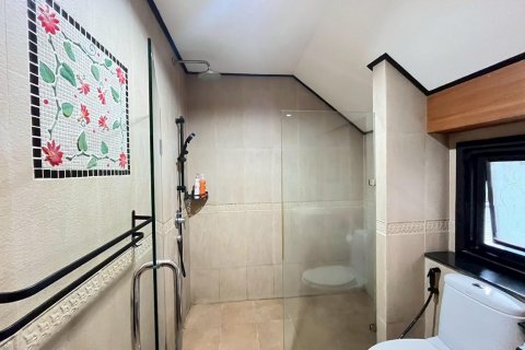Chalet de 3 dormitorios en Pattaya, Tailandia № 126788 - foto 12