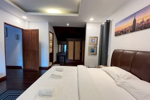Chalet de 3 dormitorios en Pattaya, Tailandia № 126788 - foto 11
