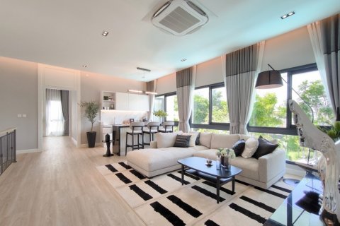 Casa de 4 dormitorios en Pattaya, Tailandia № 126729 - foto 11