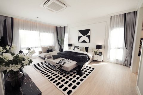 Casa de 4 dormitorios en Pattaya, Tailandia № 126729 - foto 14