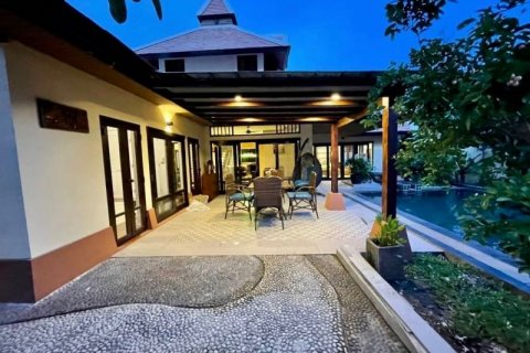 Casa de 3 dormitorios en Pattaya, Tailandia № 81251 - foto 2