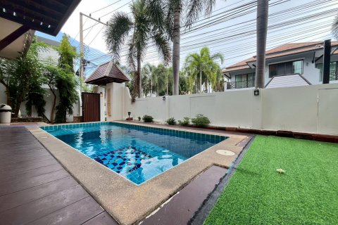 Chalet de 3 dormitorios en Pattaya, Tailandia № 126788 - foto 23