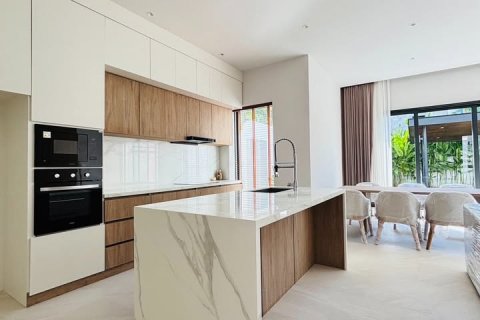 Propiedad 353 m2 en Rawai, Tailandia № 144531 - foto 3