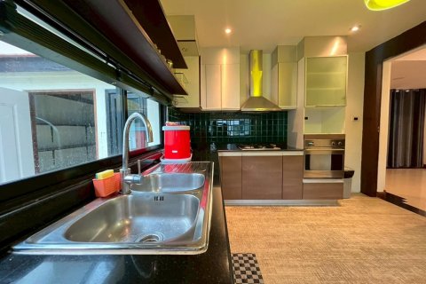 Chalet de 3 dormitorios en Pattaya, Tailandia № 126788 - foto 17