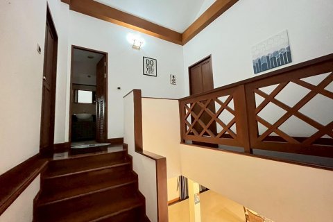 Chalet de 3 dormitorios en Pattaya, Tailandia № 126788 - foto 16