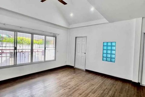 Immobilie in Ban Ratsada, Thailand 42 m2 № 144529 - Foto 10