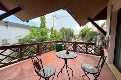 Chalet de 3 dormitorios en Pattaya, Tailandia № 126788 - foto 9