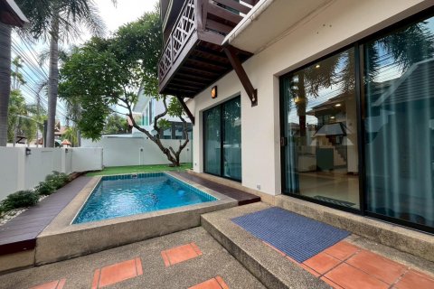 Chalet de 3 dormitorios en Pattaya, Tailandia № 126788 - foto 26