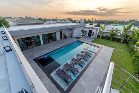 Chalet de 6 dormitorios en Pattaya, Tailandia № 126940 - foto 16