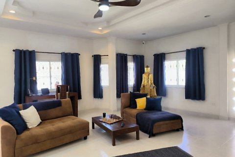Casa de 4 dormitorios en Bang Lamung, Tailandia № 121292 - foto 12