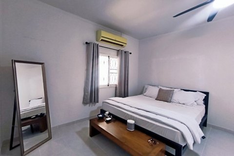 Casa de 4 dormitorios en Bang Lamung, Tailandia № 121292 - foto 23