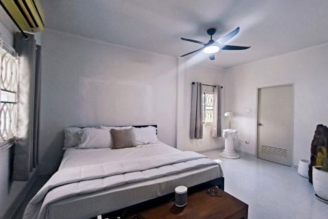 Casa de 4 dormitorios en Bang Lamung, Tailandia № 121292 - foto 22