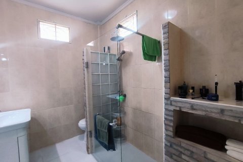 Casa de 4 dormitorios en Bang Lamung, Tailandia № 121292 - foto 26