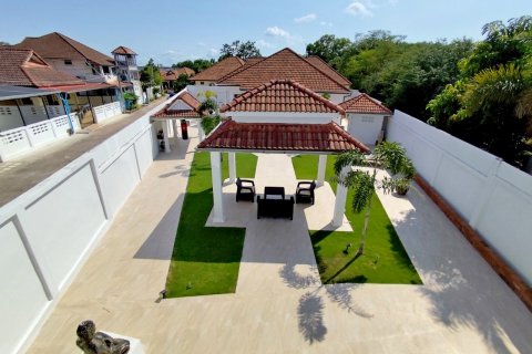 Casa de 4 dormitorios en Bang Lamung, Tailandia № 121292 - foto 7