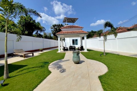 Casa de 4 dormitorios en Bang Lamung, Tailandia № 121292 - foto 4